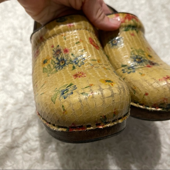 Dansko Professional Clog- Yellow Floral Gator - Picture 4 of 9